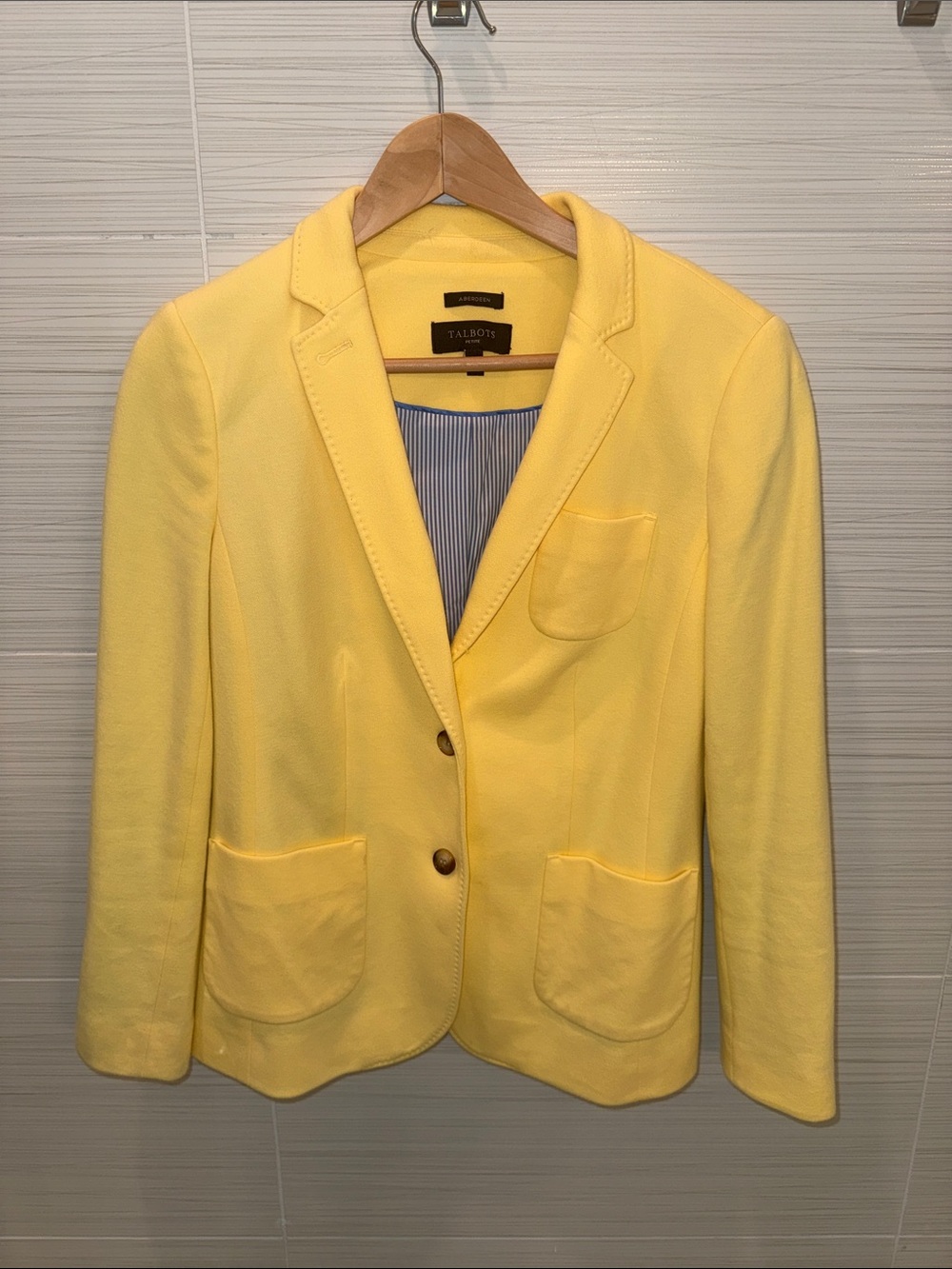Fun & Preppy Talbots Blazer - Picture 2 of 9